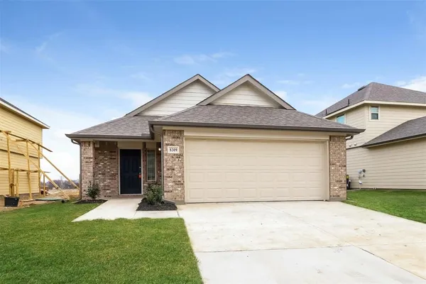 $1,950 | 8309 Yaupon Holly Trail, Fort Worth, TX 76123