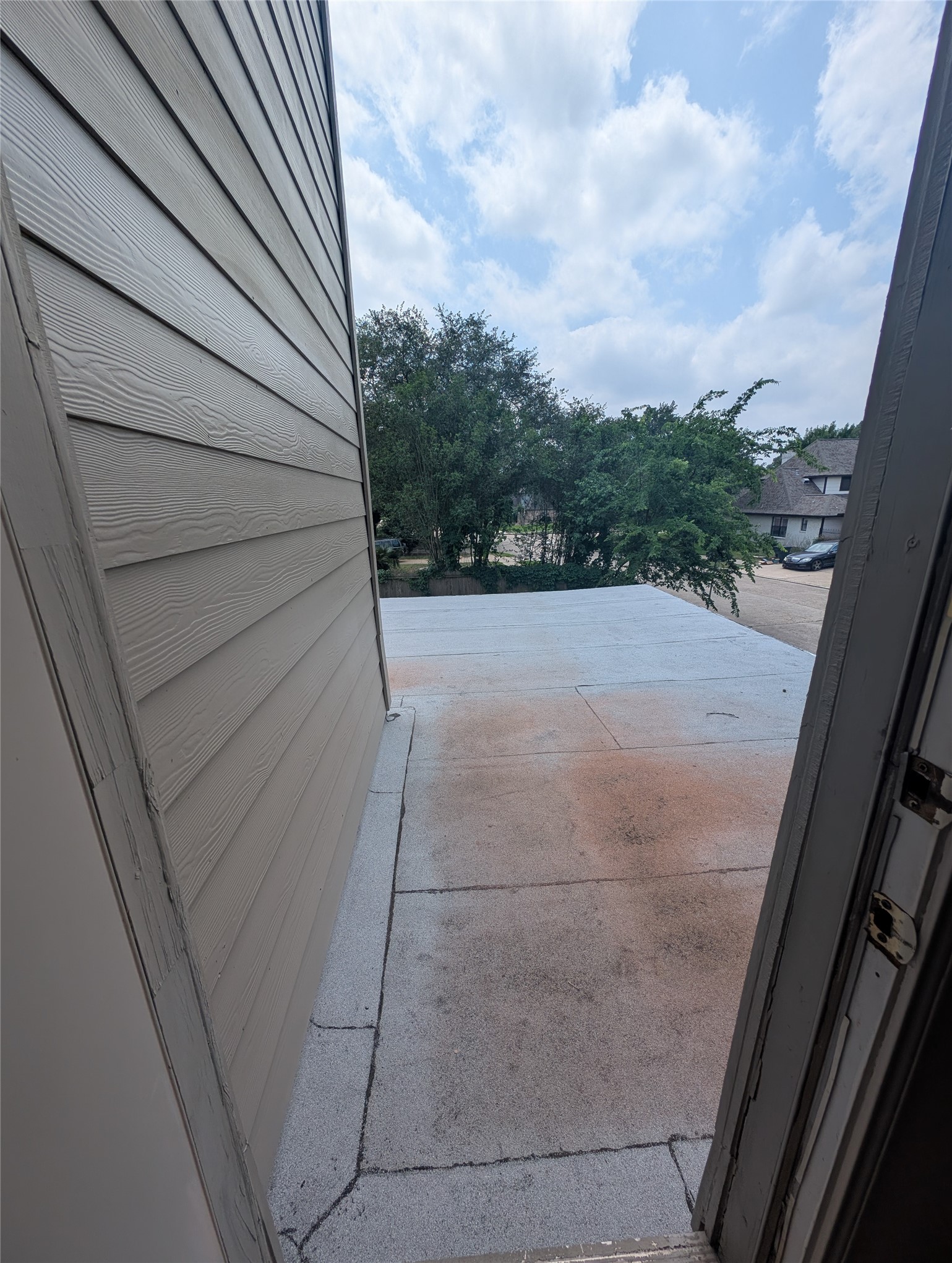 1653 Prairie Mark Lane Houston, TX 77077 - Photo 15 of 24 Do not walk on balcony