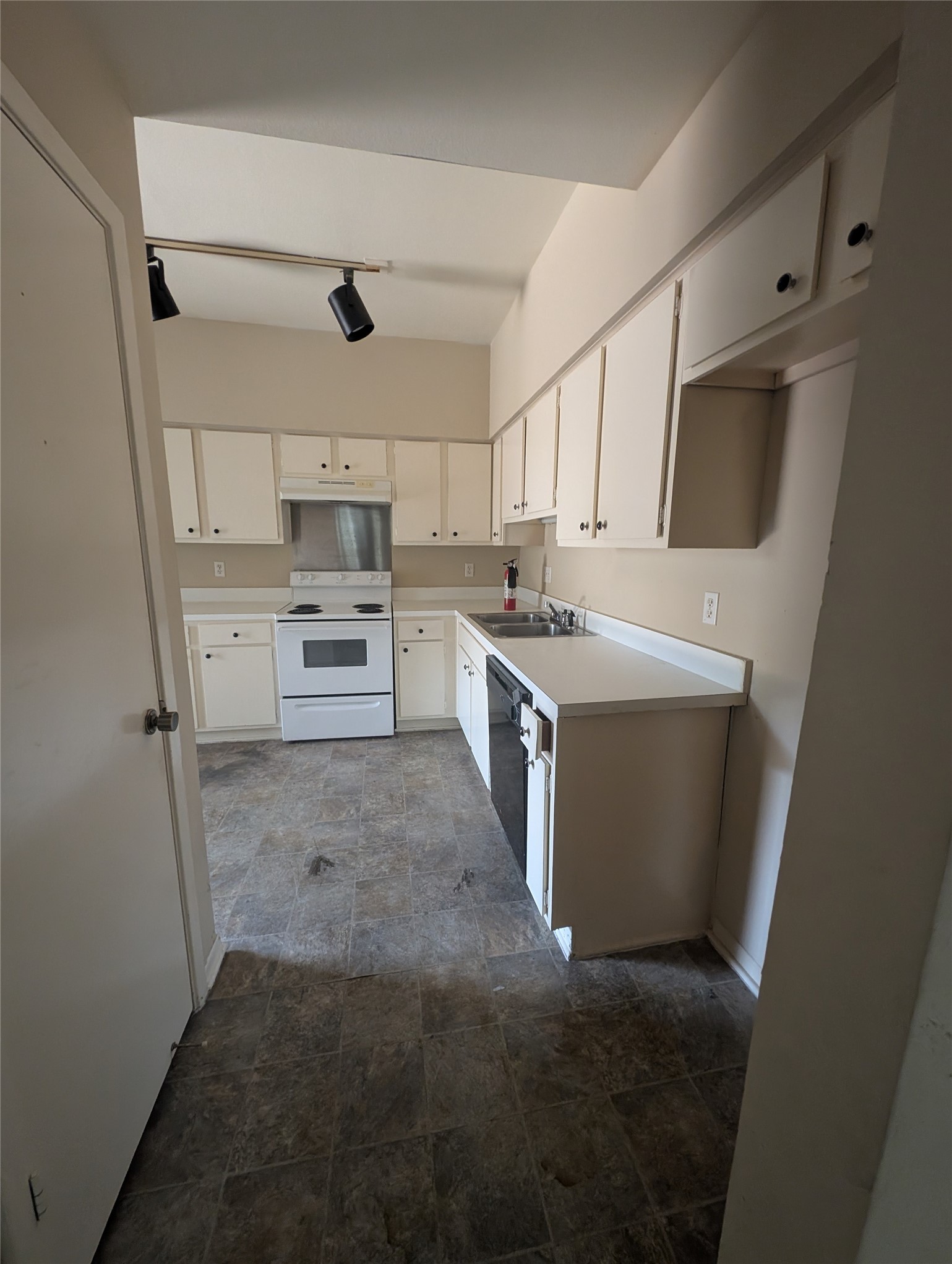 1653 Prairie Mark Lane Houston, TX 77077 - Photo 8 of 24