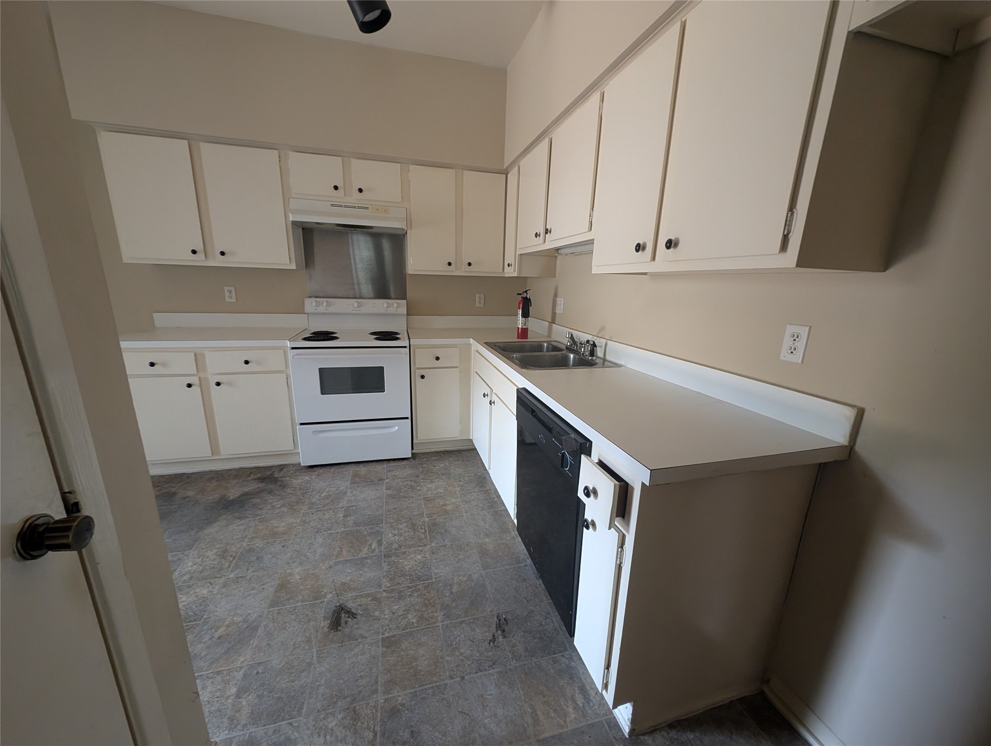 1653 Prairie Mark Lane Houston, TX 77077 - Photo 9 of 24