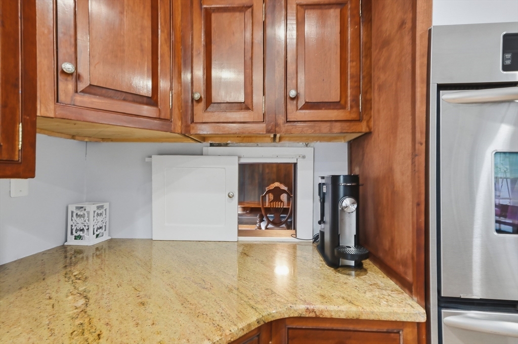 239 Fairmount Street Lowell, MA 01852 - Photo 13 of 42