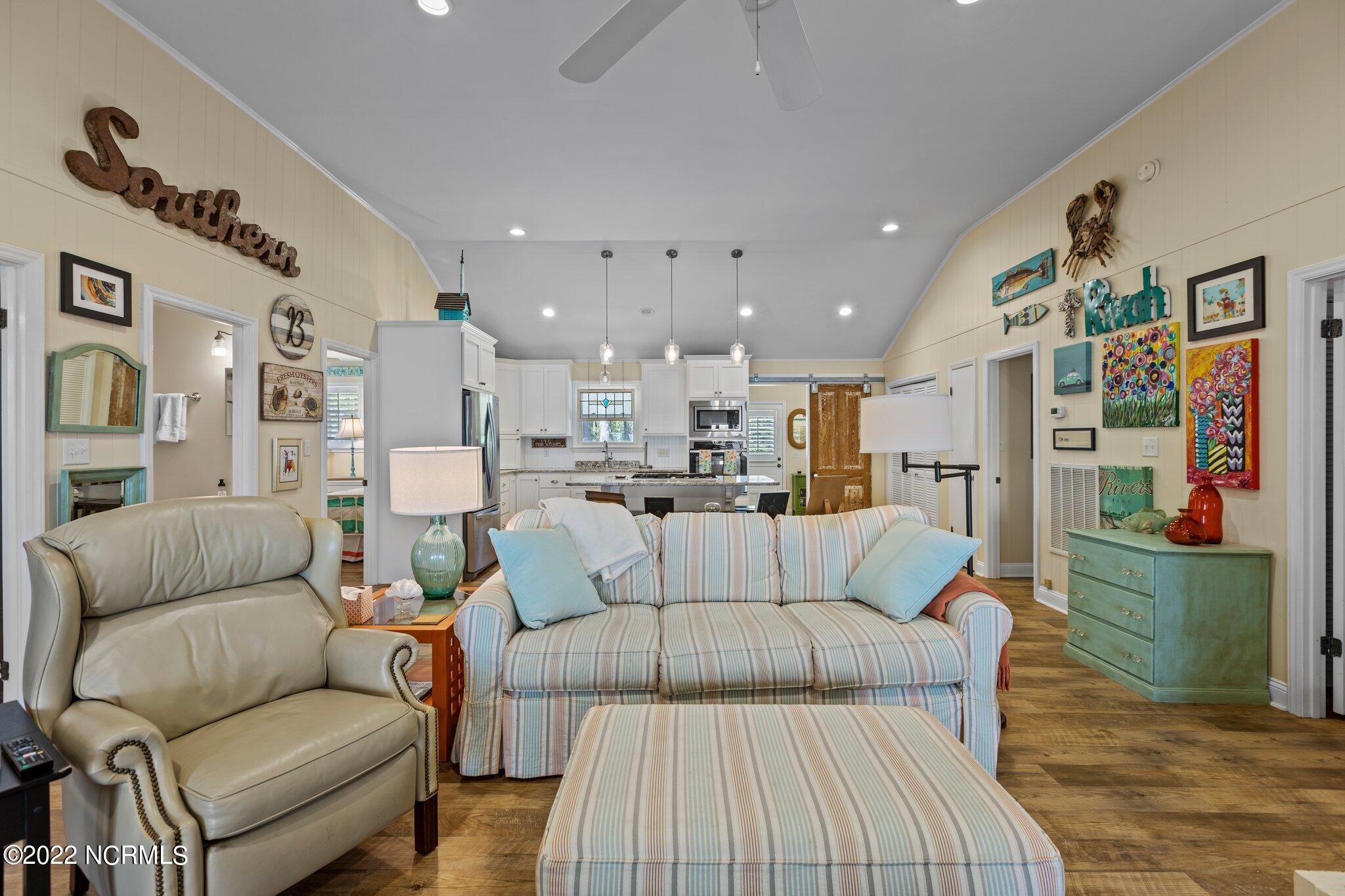 1197 Pinecrest Road Bath, NC 27808 - Photo 29 of 40 Cozy living room.