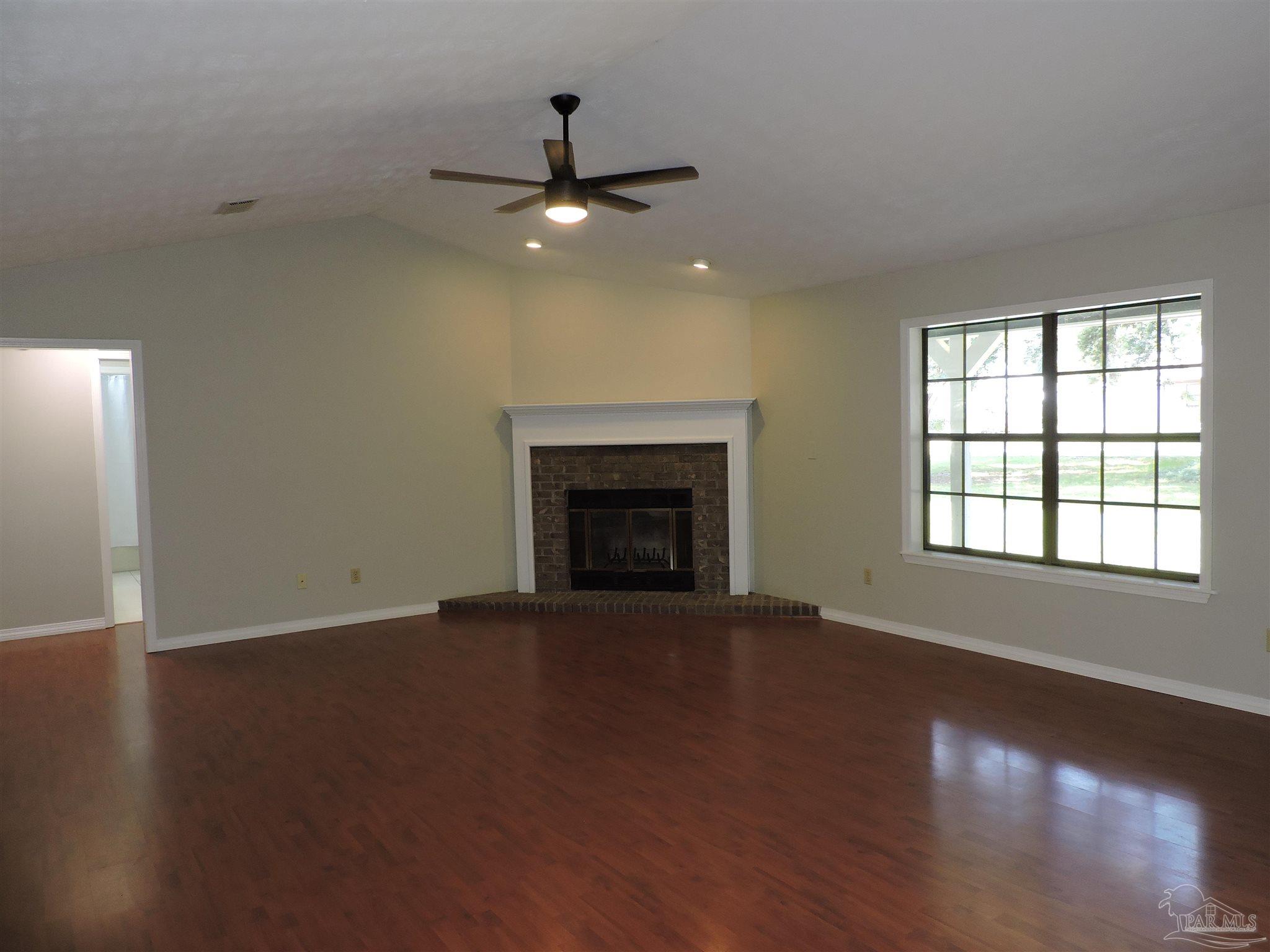 5261 Rowe Trail Pace, FL 32571 - Photo 4 of 32 Gallery Image 4