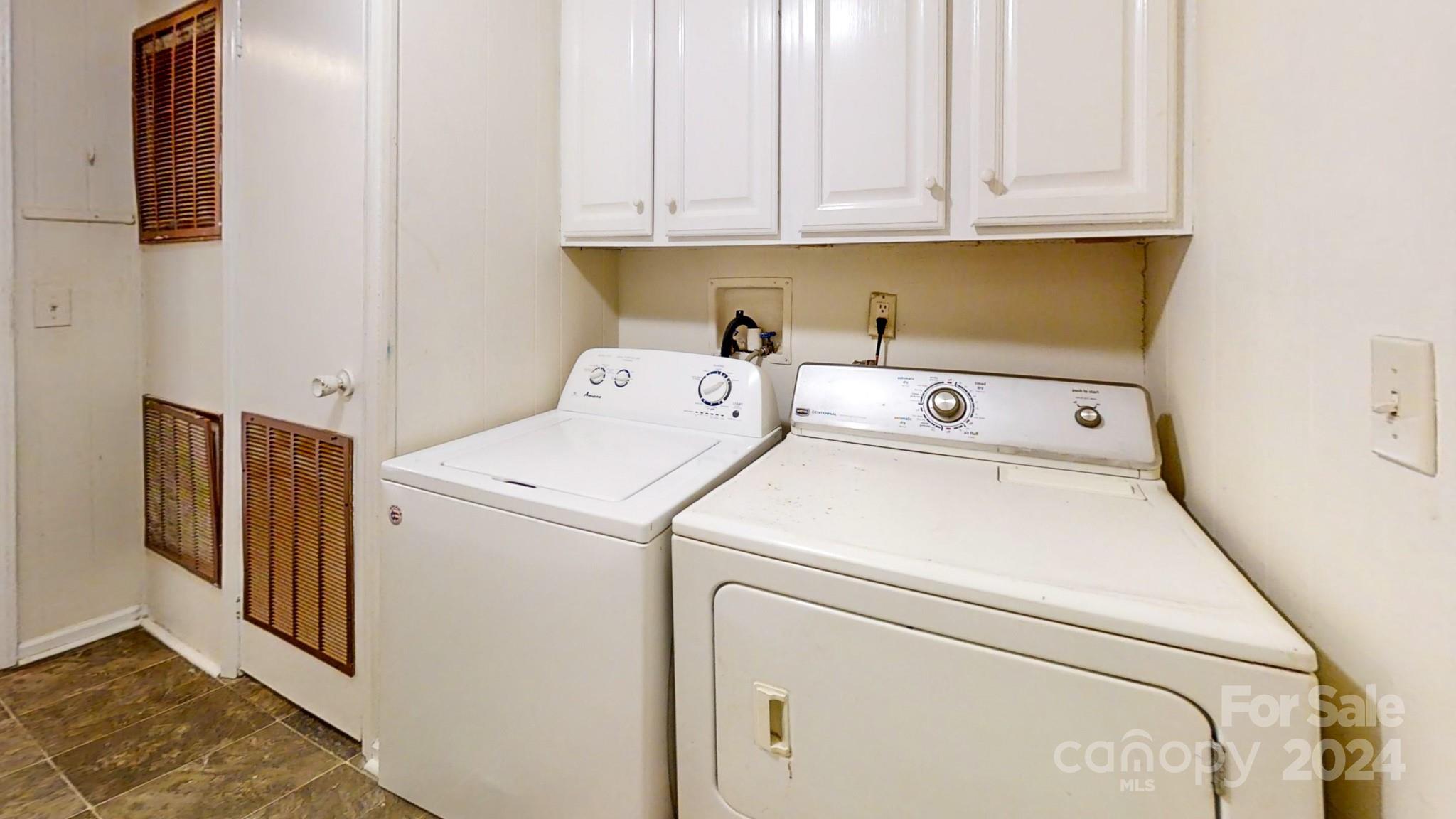 637 Hill Road Lincolnton, NC 28092 - Photo 24 of 26 a utility room with dryer and washer