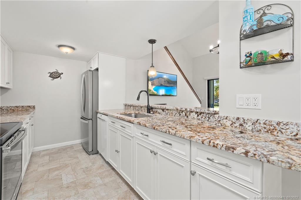 334 Golfview Circle Jensen Beach, FL 34957 - Photo 13 of 42 Gallery Image 13