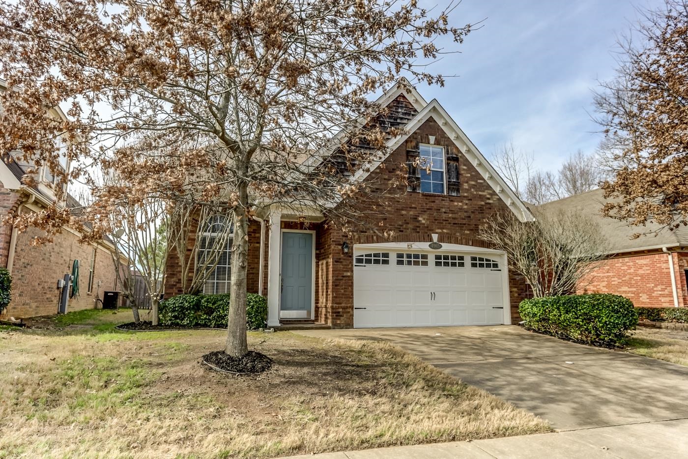 a view of a house with a yard and garage
