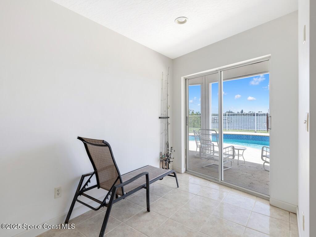 8820 44th Avenue Sebastian, FL 32958 - Photo 40 of 48 a view of a room with table and chairs