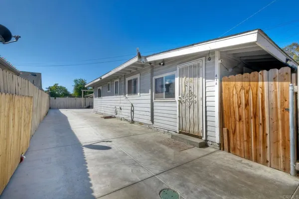 $950,000 | 412-14 West 9th Avenue, Escondido, CA 92025