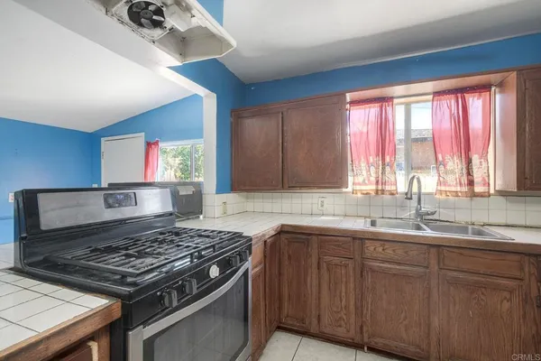 $950,000 | 412-14 West 9th Avenue, Escondido, CA 92025