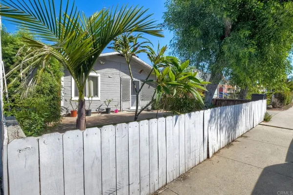 $950,000 | 412-14 West 9th Avenue, Escondido, CA 92025