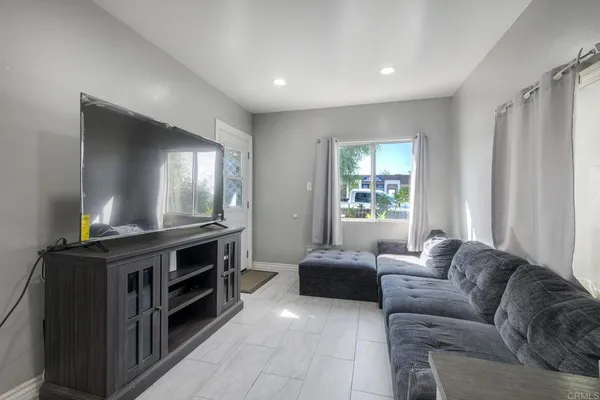 $950,000 | 412-14 West 9th Avenue, Escondido, CA 92025