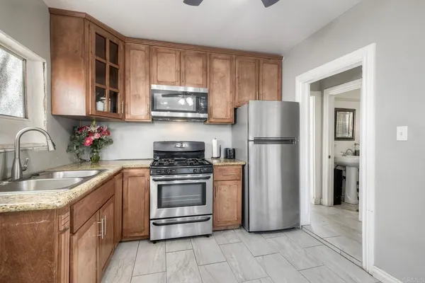 $950,000 | 412-14 West 9th Avenue, Escondido, CA 92025
