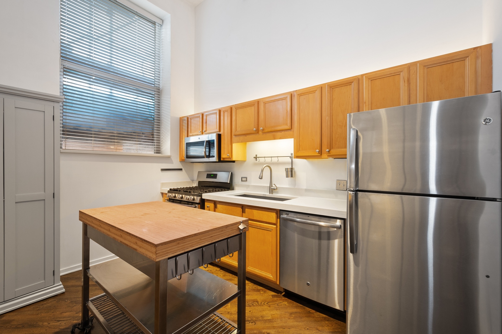 500 South Clinton Street, Unit 101 Chicago, IL 60607 - Photo 4 of 11 a kitchen with a refrigerator a sink and a stove