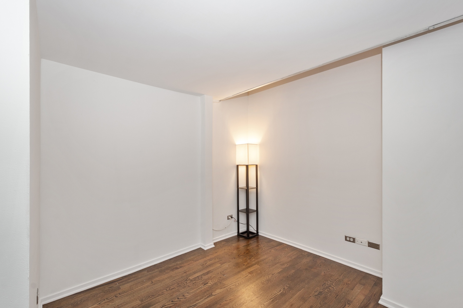 500 South Clinton Street, Unit 101 Chicago, IL 60607 - Photo 6 of 11 a view of an empty room with closet