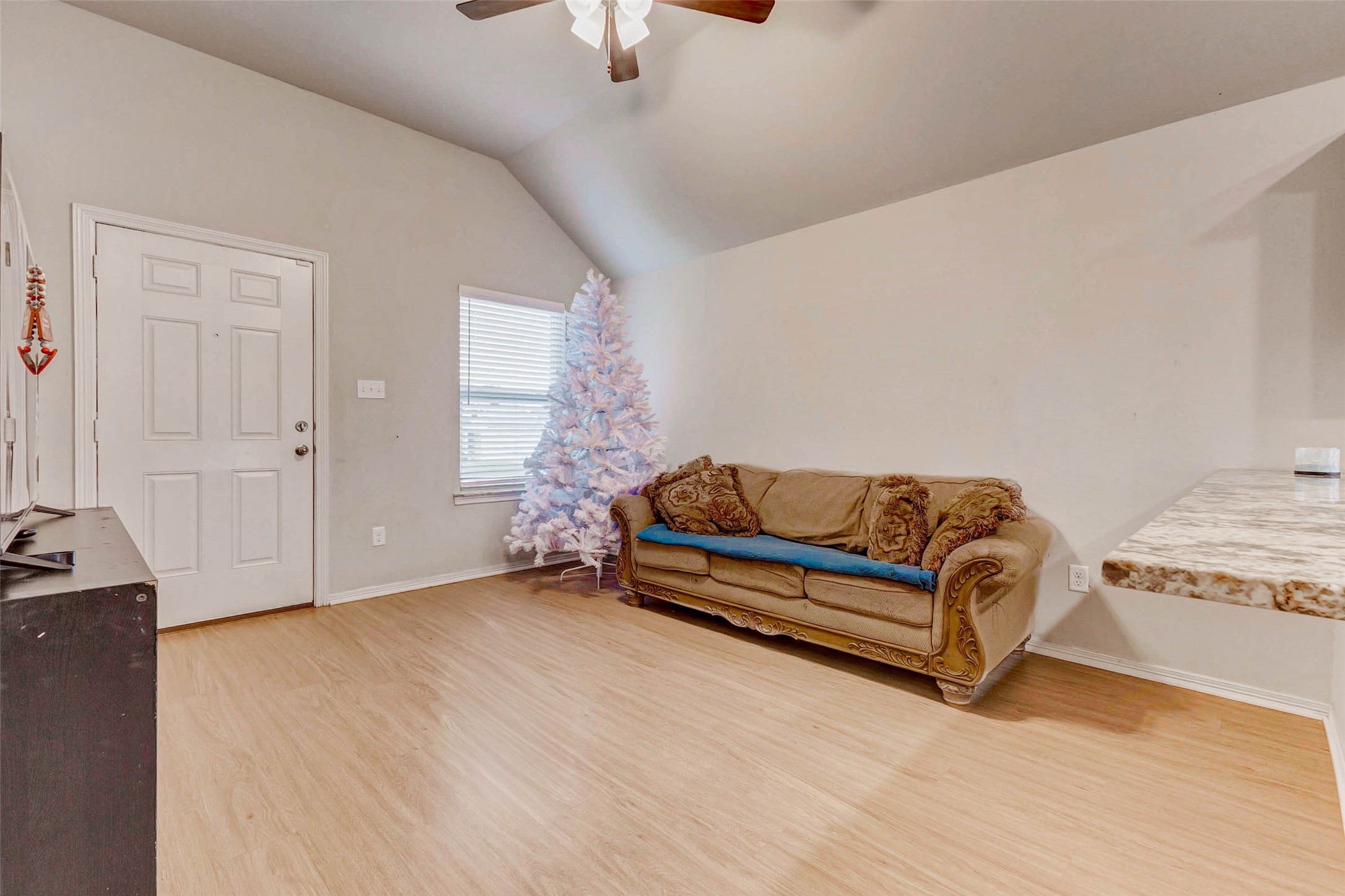 2855 Messenger Way Bryan, TX 77803 - Photo 4 of 24 Gallery Image 4