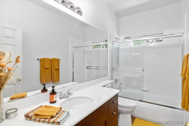 $965,000 | 2385 Amber Oak Lane, Escondido, CA 92027