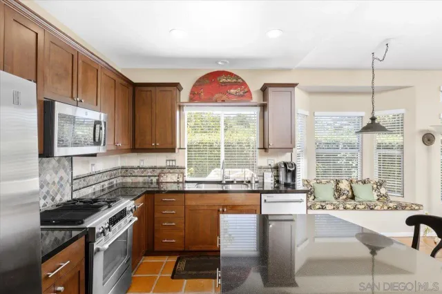 $965,000 | 2385 Amber Oak Lane, Escondido, CA 92027