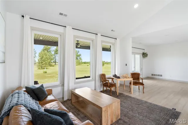 $399,900 | 23365 North Lark Song Lane, Sturgeon, MO 65284