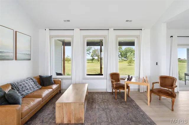 $399,900 | 23365 North Lark Song Lane, Sturgeon, MO 65284