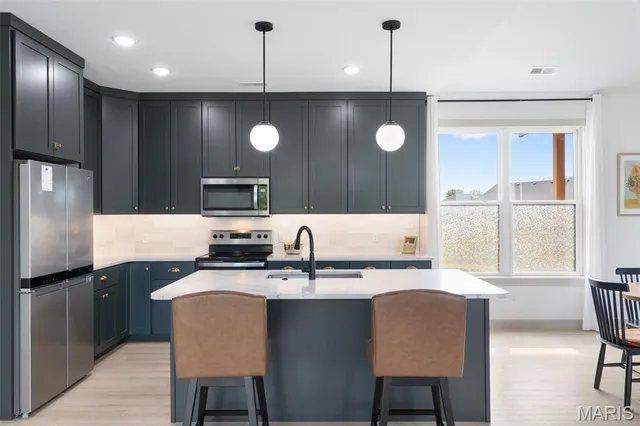 $399,900 | 23365 North Lark Song Lane, Sturgeon, MO 65284