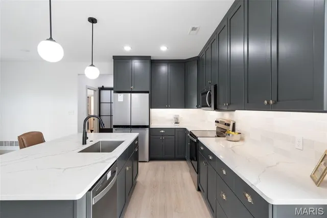 $399,900 | 23365 North Lark Song Lane, Sturgeon, MO 65284