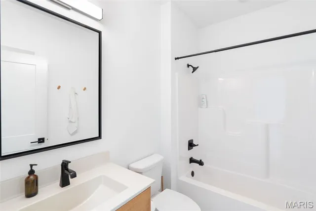 $399,900 | 23365 North Lark Song Lane, Sturgeon, MO 65284