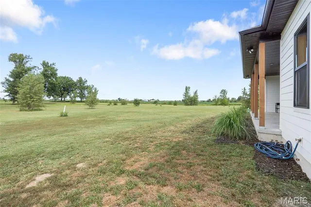 $399,900 | 23365 North Lark Song Lane, Sturgeon, MO 65284