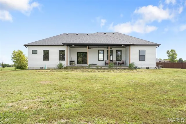 $399,900 | 23365 North Lark Song Lane, Sturgeon, MO 65284