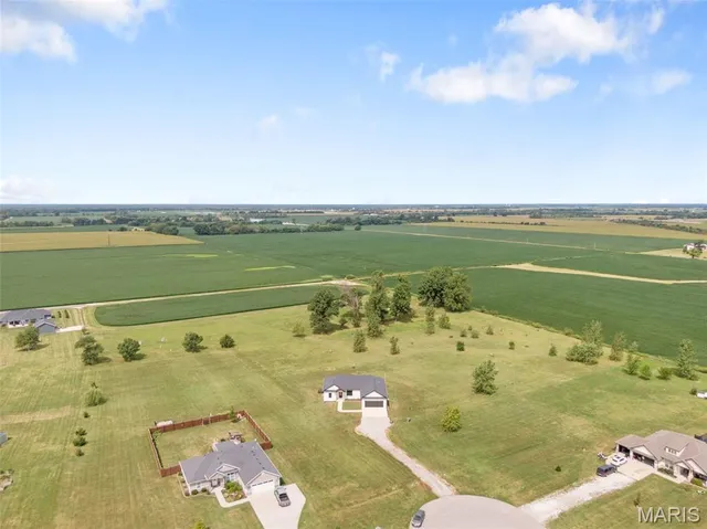 $399,900 | 23365 North Lark Song Lane, Sturgeon, MO 65284