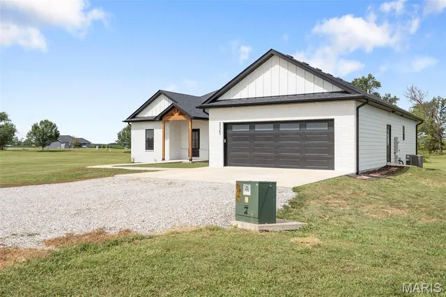 $399,900 | 23365 North Lark Song Lane, Sturgeon, MO 65284