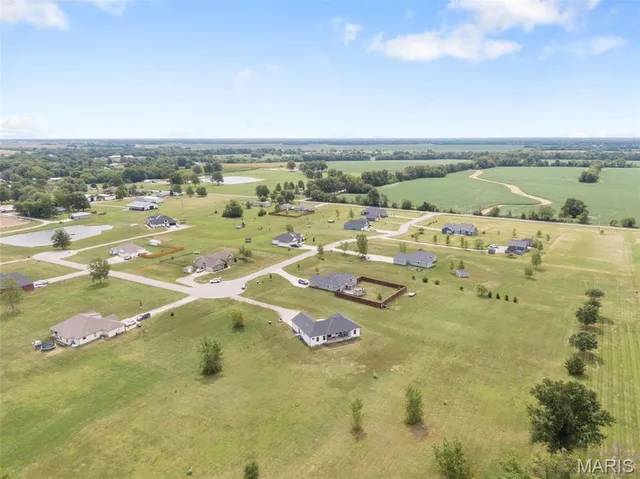 $399,900 | 23365 North Lark Song Lane, Sturgeon, MO 65284