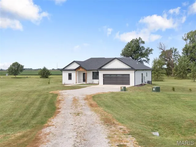$399,900 | 23365 North Lark Song Lane, Sturgeon, MO 65284