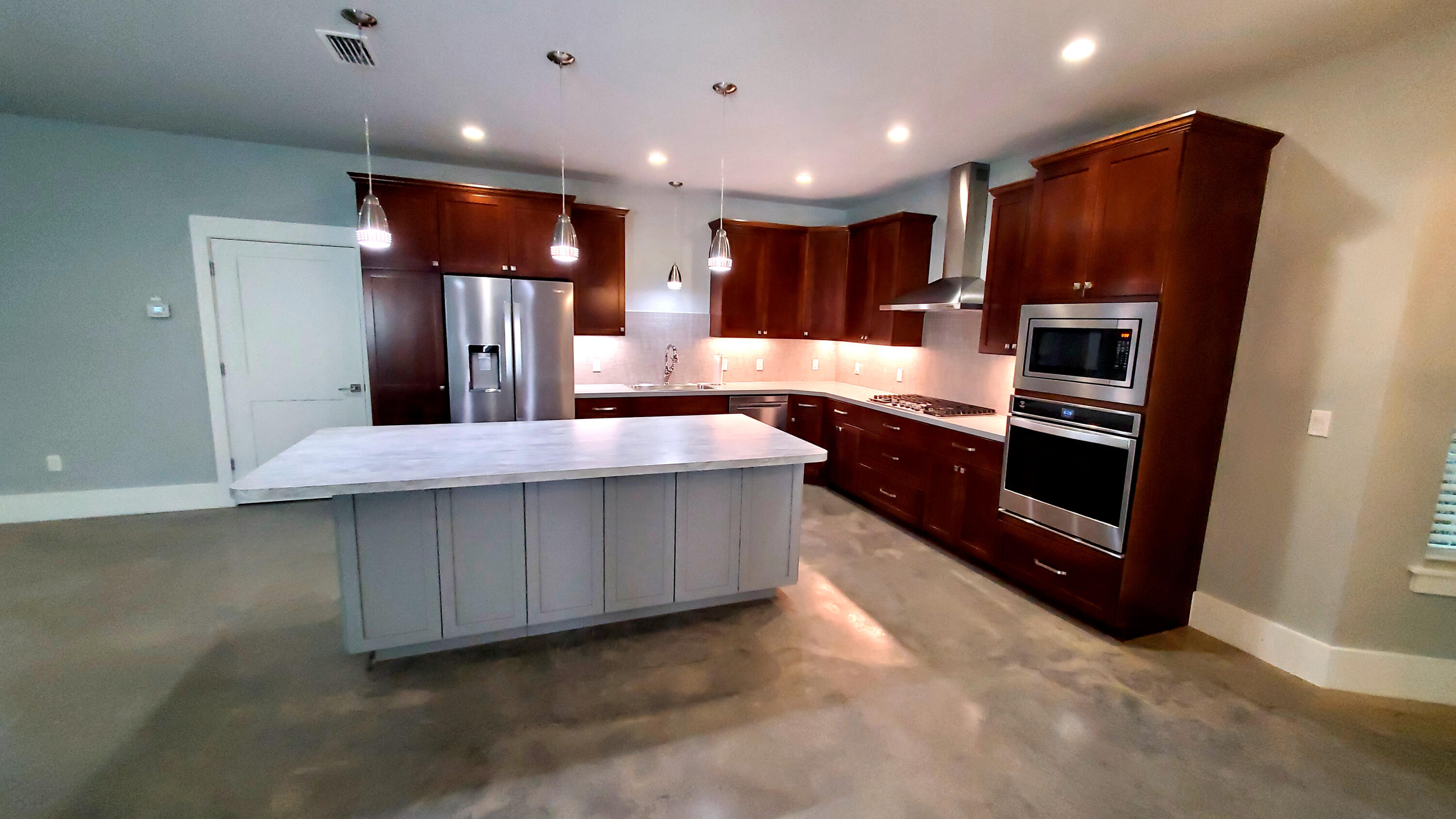 235 Satsuma Road Niceville, FL 32578 - Photo 4 of 18 20220925_144853