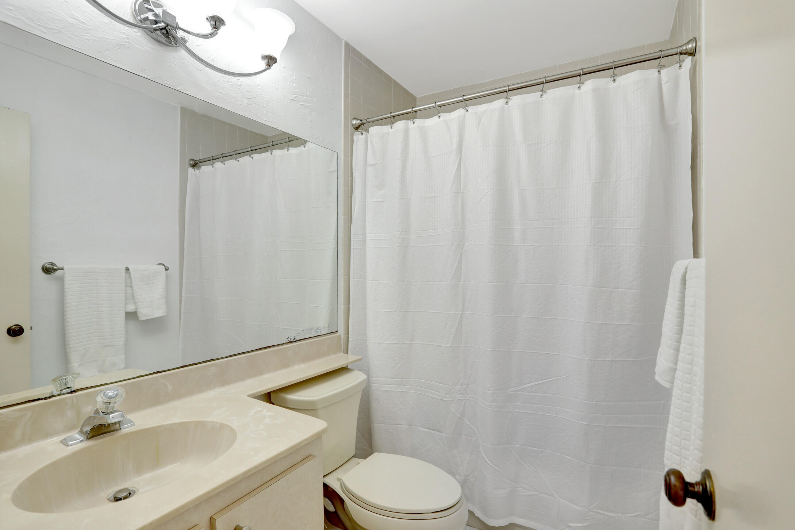 6770 Via Regina Boca Raton, FL 33433 - Photo 15 of 25 SECOND FULL BATHROOM