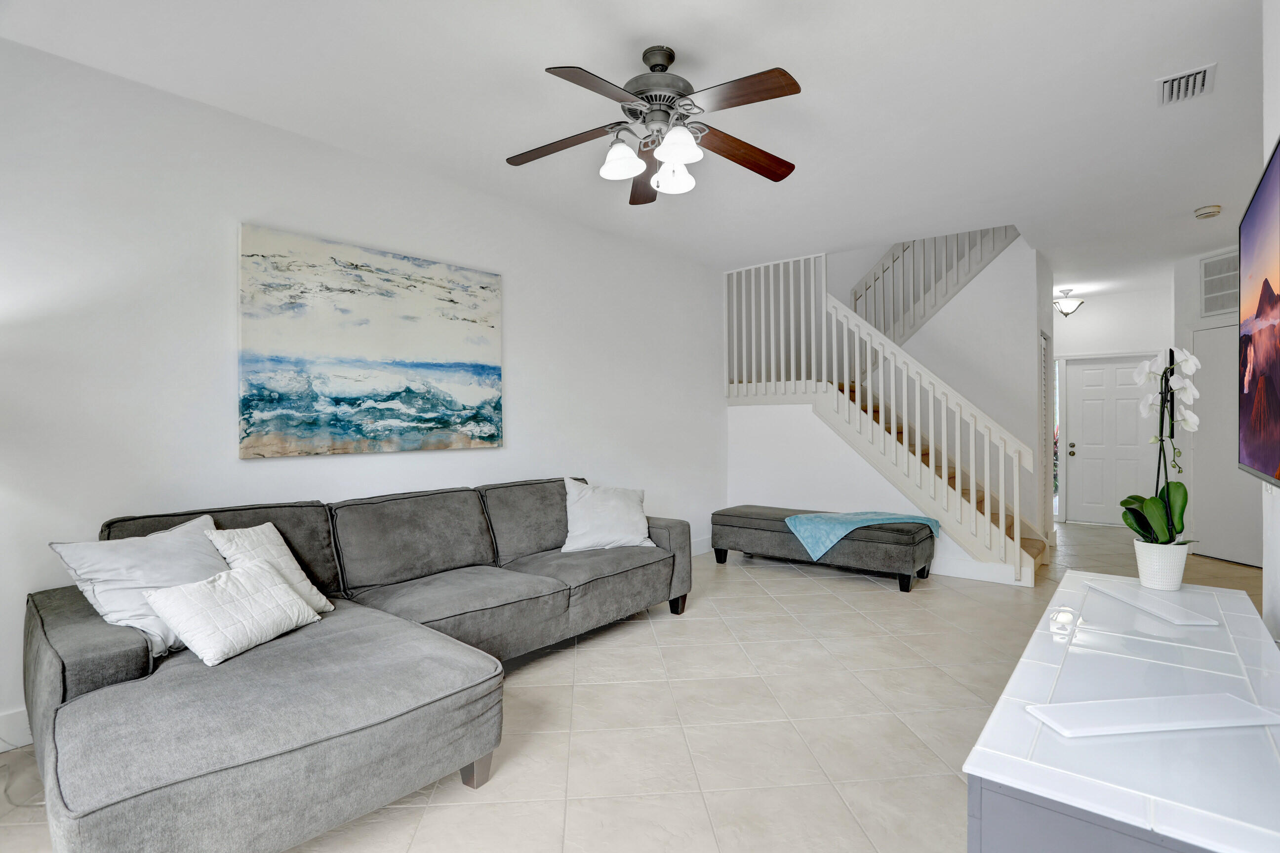 6770 Via Regina Boca Raton, FL 33433 - Photo 7 of 25 SPACIOUS LIVING AREA