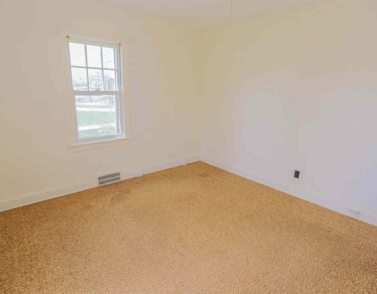 10033 Potter Road Flushing, MI 48433 - Photo 6 of 8 21286221-5.JPG
