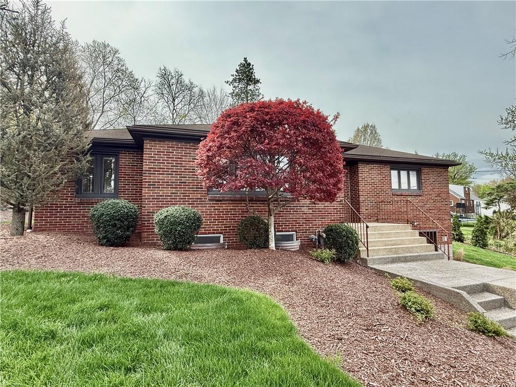 211 Lesnett Road Pittsburgh, PA 15241 - Photo 3 of 35