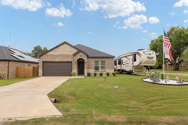 $330,000 | 8112 Lakeshore Drive, Kemp, TX 75143