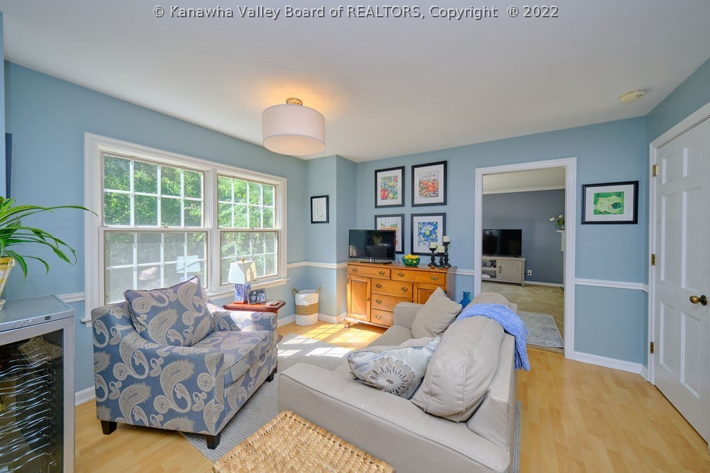 1401 Mt Vernon Road Charleston, WV 25314 - Photo 13 of 34 Seating area off kitchen adjoins formal living room.