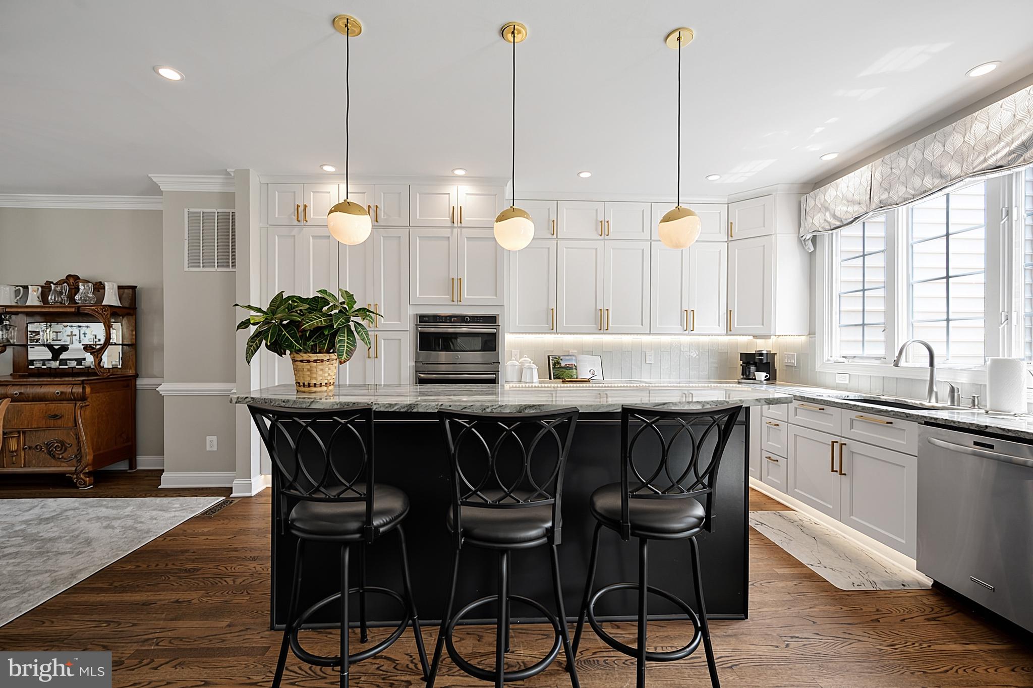 5424 Edsall Ridge Place Alexandria, VA 22312 - Photo 9 of 48 Kitchen island