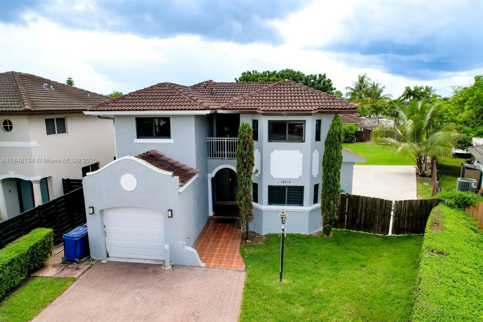 a view of a house with a backyard