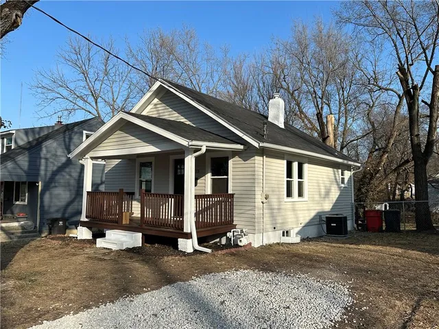 $179,900 | 1215 South Pleasant Street, Independence, MO 64055