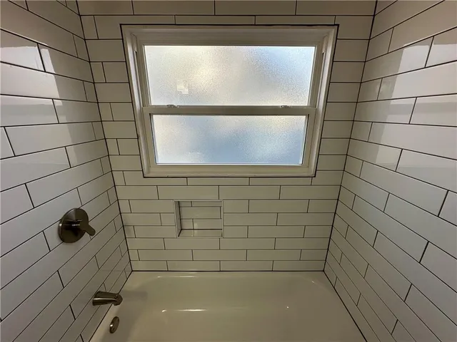 $179,900 | 1215 South Pleasant Street, Independence, MO 64055