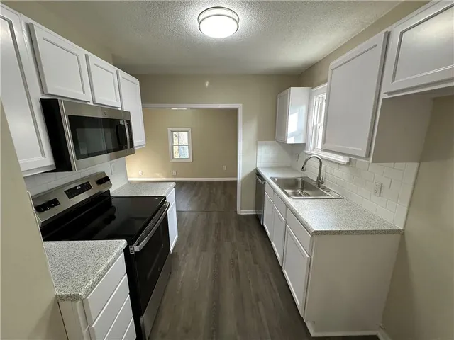 $179,900 | 1215 South Pleasant Street, Independence, MO 64055