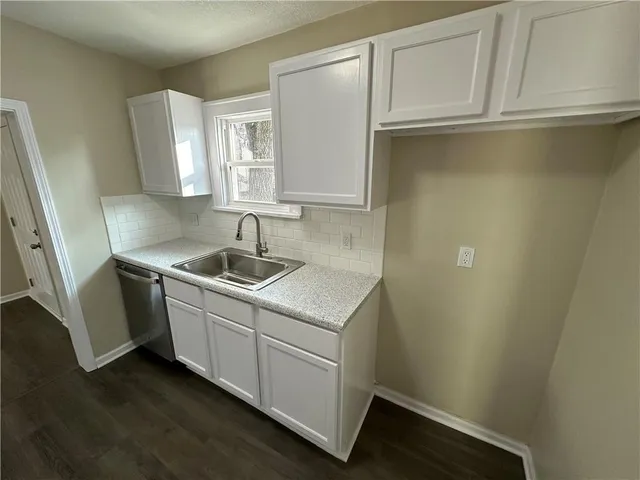 $179,900 | 1215 South Pleasant Street, Independence, MO 64055