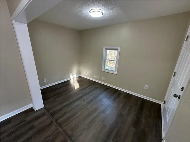 $179,900 | 1215 South Pleasant Street, Independence, MO 64055