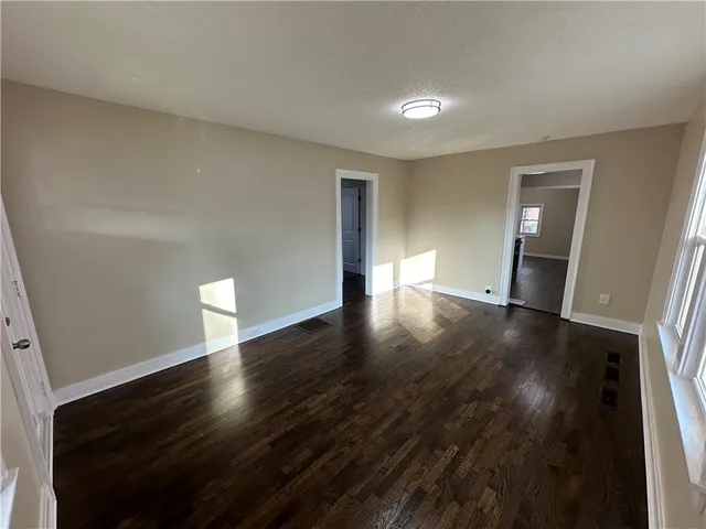 $179,900 | 1215 South Pleasant Street, Independence, MO 64055