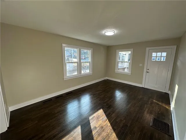 $179,900 | 1215 South Pleasant Street, Independence, MO 64055