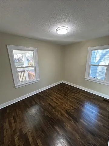 $179,900 | 1215 South Pleasant Street, Independence, MO 64055