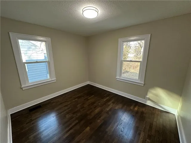 $179,900 | 1215 South Pleasant Street, Independence, MO 64055